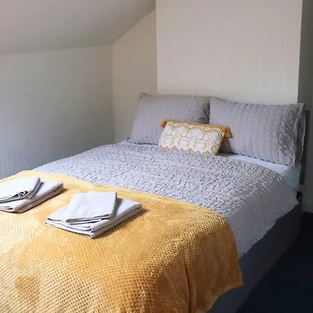 Peaceful 2 Bed House Free Wifi And Parking شقة ليدز