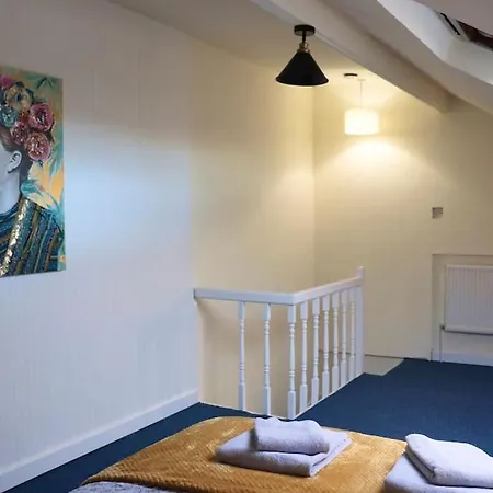 Peaceful 2 Bed House Free Wifi And Parking Апартаменти Лідс