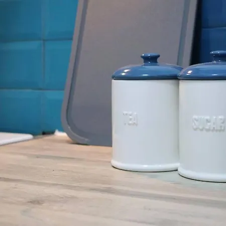 Апартаменти Peaceful 2 Bed House Free Wifi And Parking