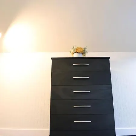 Peaceful 2 Bed House Free Wifi And Parking 리즈