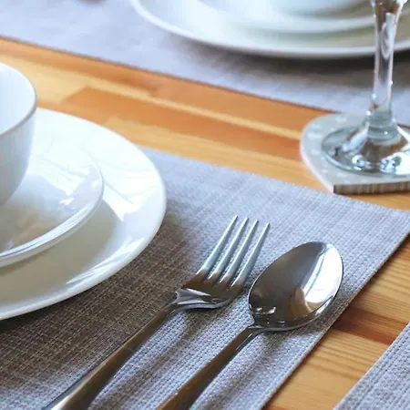 Peaceful 2 Bed House Free Wifi And Parking شقة *