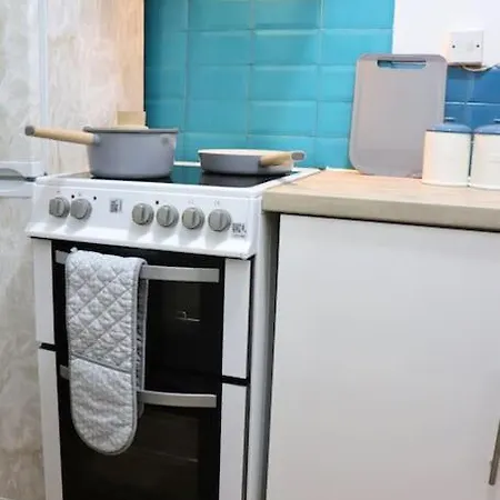 Peaceful 2 Bed House Free Wifi And Parking Лідс