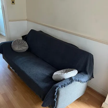 Peaceful 2 Bed House Free Wifi And Parking Apartment Leeds (West Yorkshire)