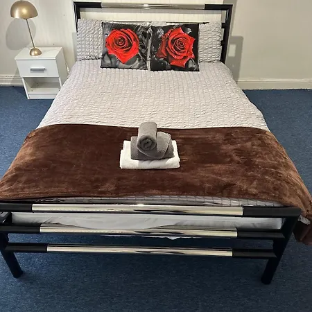 Peaceful 2 Bed House Free Wifi And Parking * Leeds (West Yorkshire)