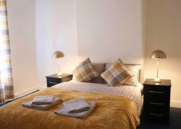 Peaceful 2 Bed House Free Wifi And Parking * Leeds (West Yorkshire)