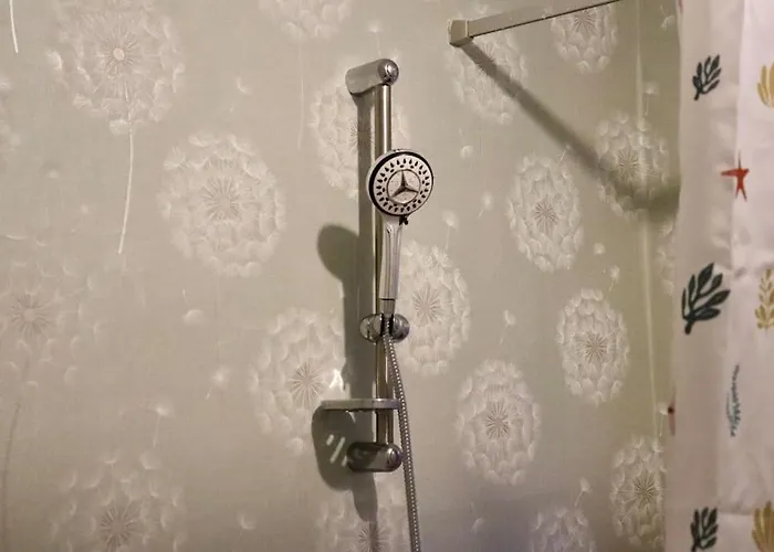 Peaceful 2 Bed House Free Wifi And Parking * Leeds (West Yorkshire)