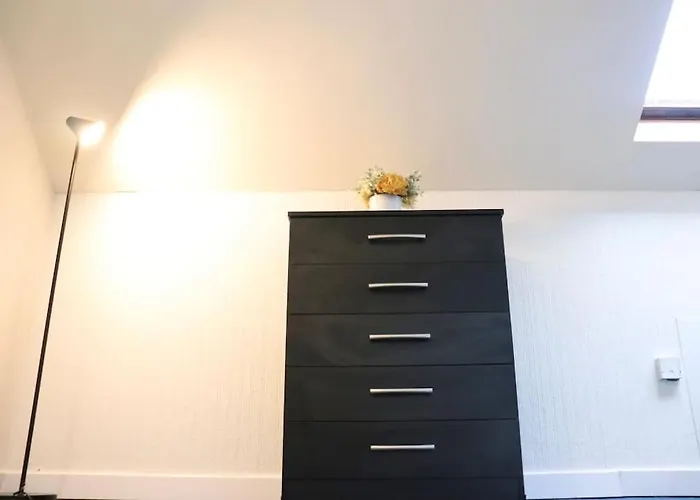 Peaceful 2 Bed House Free Wifi And Parking Leeds (West Yorkshire)