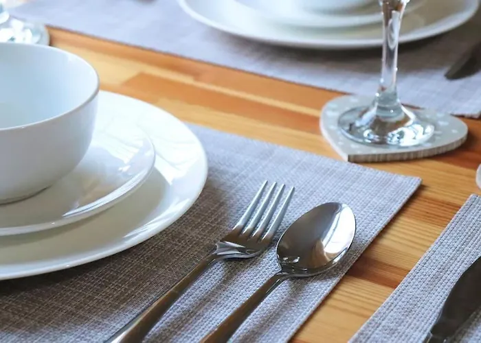 Peaceful 2 Bed House Free Wifi And Parking Appartamento *