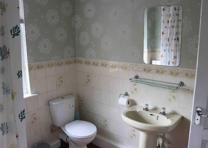 Peaceful 2 Bed House Free Wifi And Parking Leeds (West Yorkshire)