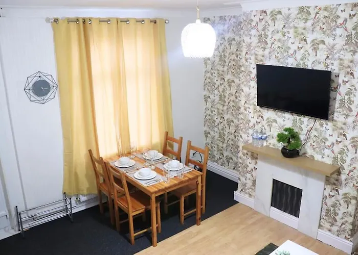 Peaceful 2 Bed House Free Wifi And Parking * Leeds (West Yorkshire)