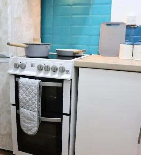 Peaceful 2 Bed House Free Wifi And Parking Leeds (West Yorkshire)