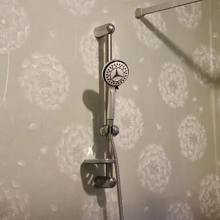 Peaceful 2 Bed House Free Wifi And Parking * Leeds (West Yorkshire)