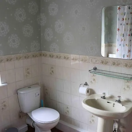 Peaceful 2 Bed House Free Wifi And Parking Leeds (West Yorkshire)