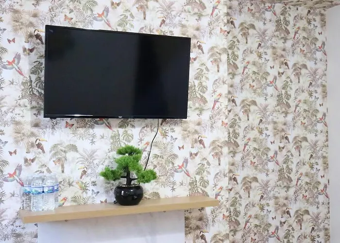 Апартаменти Peaceful 2 Bed House Free Wifi And Parking