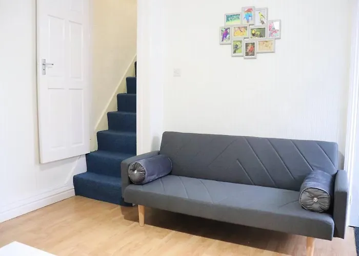 Peaceful 2 Bed House Free Wifi And Parking Лідс