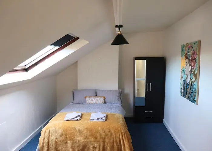 Апартаменти Peaceful 2 Bed House Free Wifi And Parking