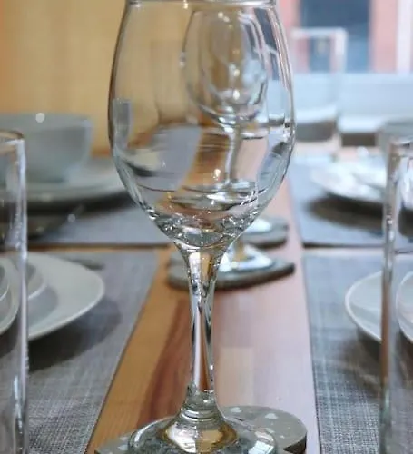 Апартаменти Peaceful 2 Bed House Free Wifi And Parking