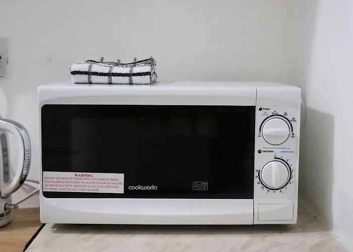 Peaceful 2 Bed House Free Wifi And Parking * Лідс